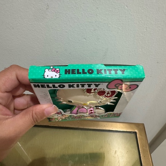 New Hello Kitty ornament - Picture 2 of 5